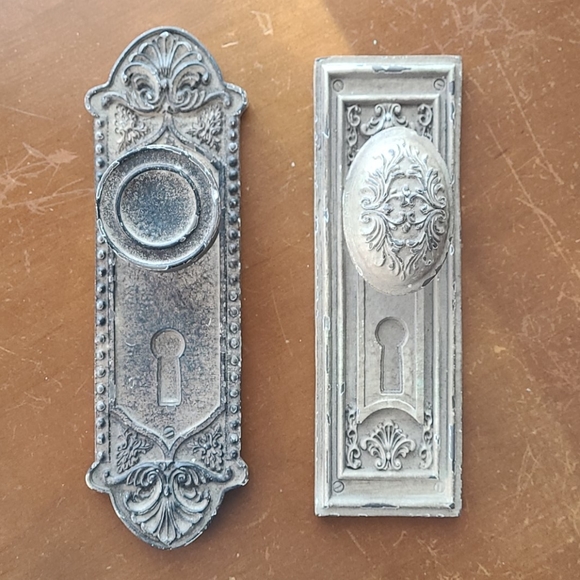 Other - Two decorative doorknobs